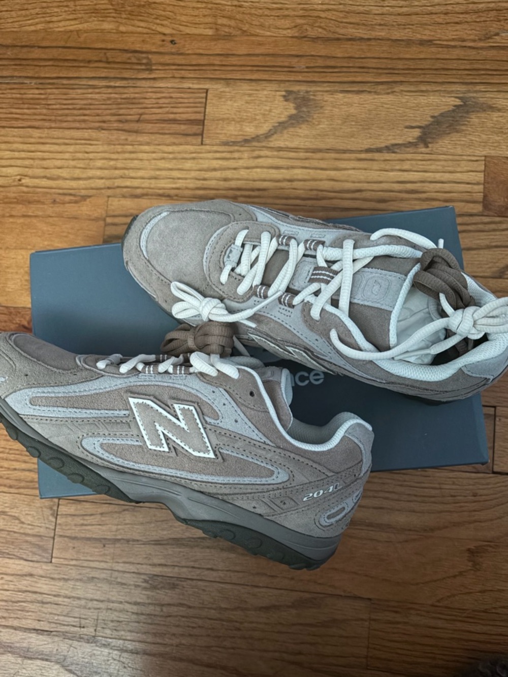 New Balance 204L Sneakers in mushroom/arid stone. Never worn. Unisex m5.5/w7